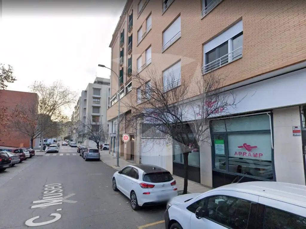 Garage for rent in Calle Del Museo, Pardaleras