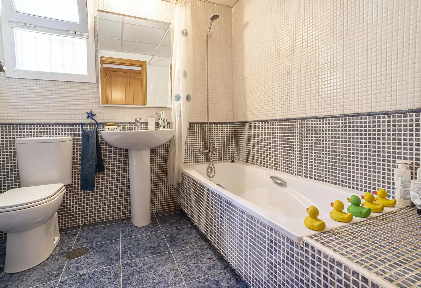 Baño de Casa adosada en venta en Málaga con Aire acondicionado, Jardín privado y Terraza