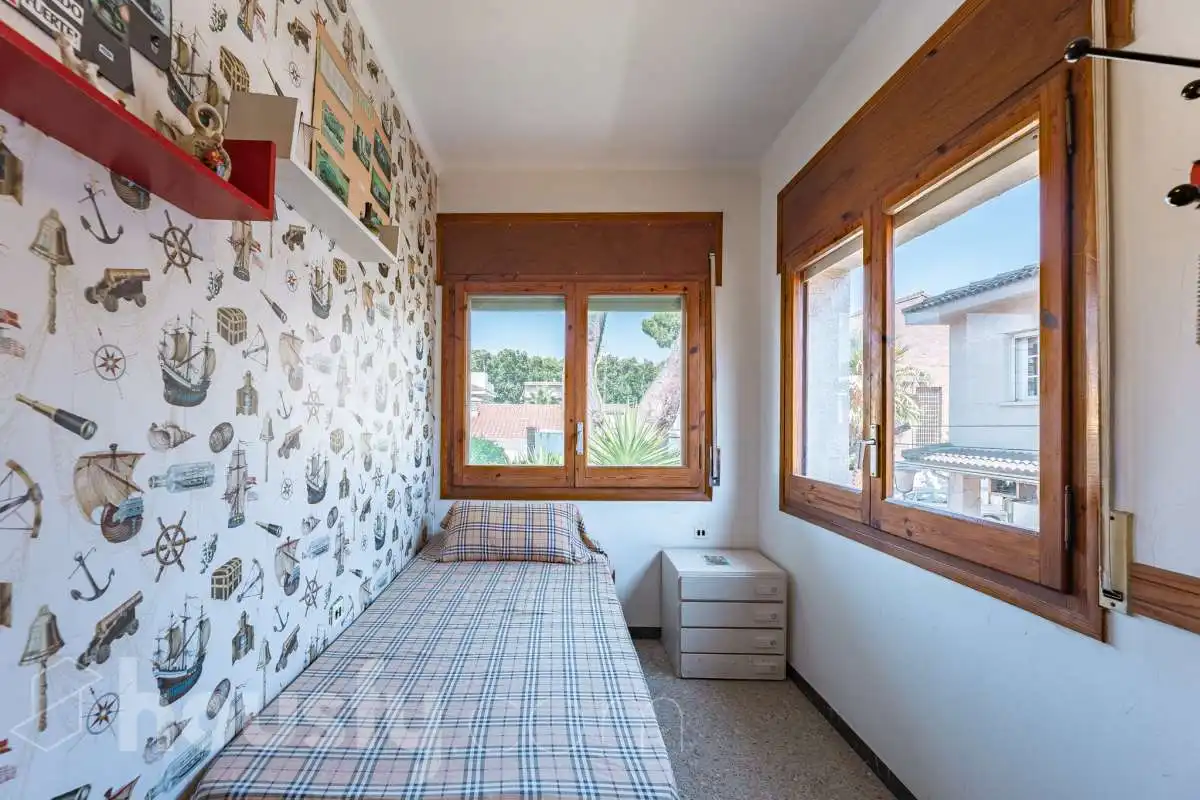 Dormitori de Casa o xalet en venda en Castelldefels amb Jardí privat, Terrassa i Traster