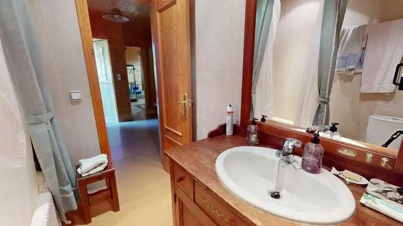 Bany de Casa o xalet en venda en La Muela amb Aire condicionat, Calefacció i Jardí privat