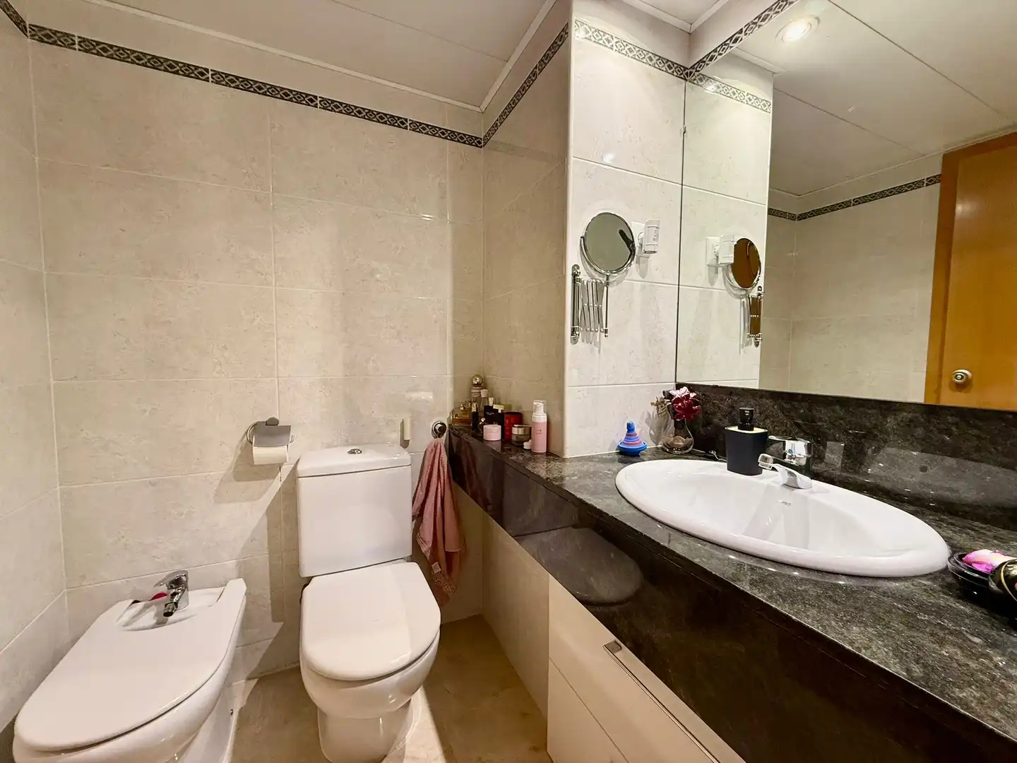 Baño de Dúplex en venta en Cornellà de Llobregat con Balcón