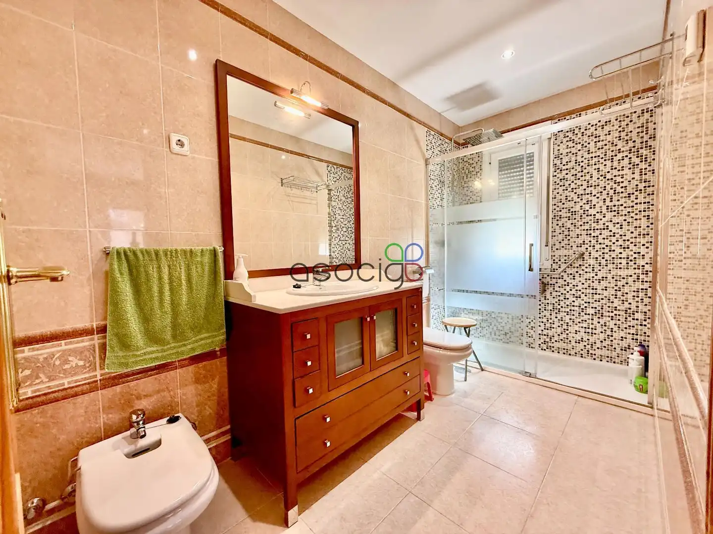 Baño de Casa adosada en venta en Cabanillas del Campo con Aire acondicionado, Calefacción y Jardín privado
