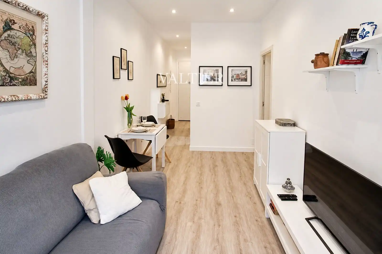 Living room of Flat for sale in Madrid  with Heating, Terrace and Furnished