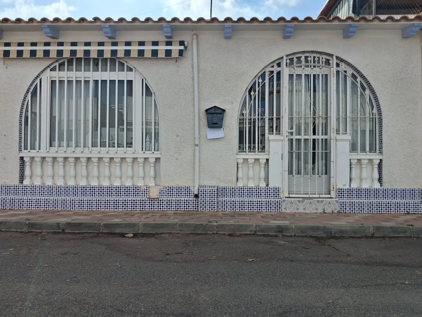 Vista exterior de Casa o xalet en venda en Los Alcázares amb Terrassa, Moblat i Forn