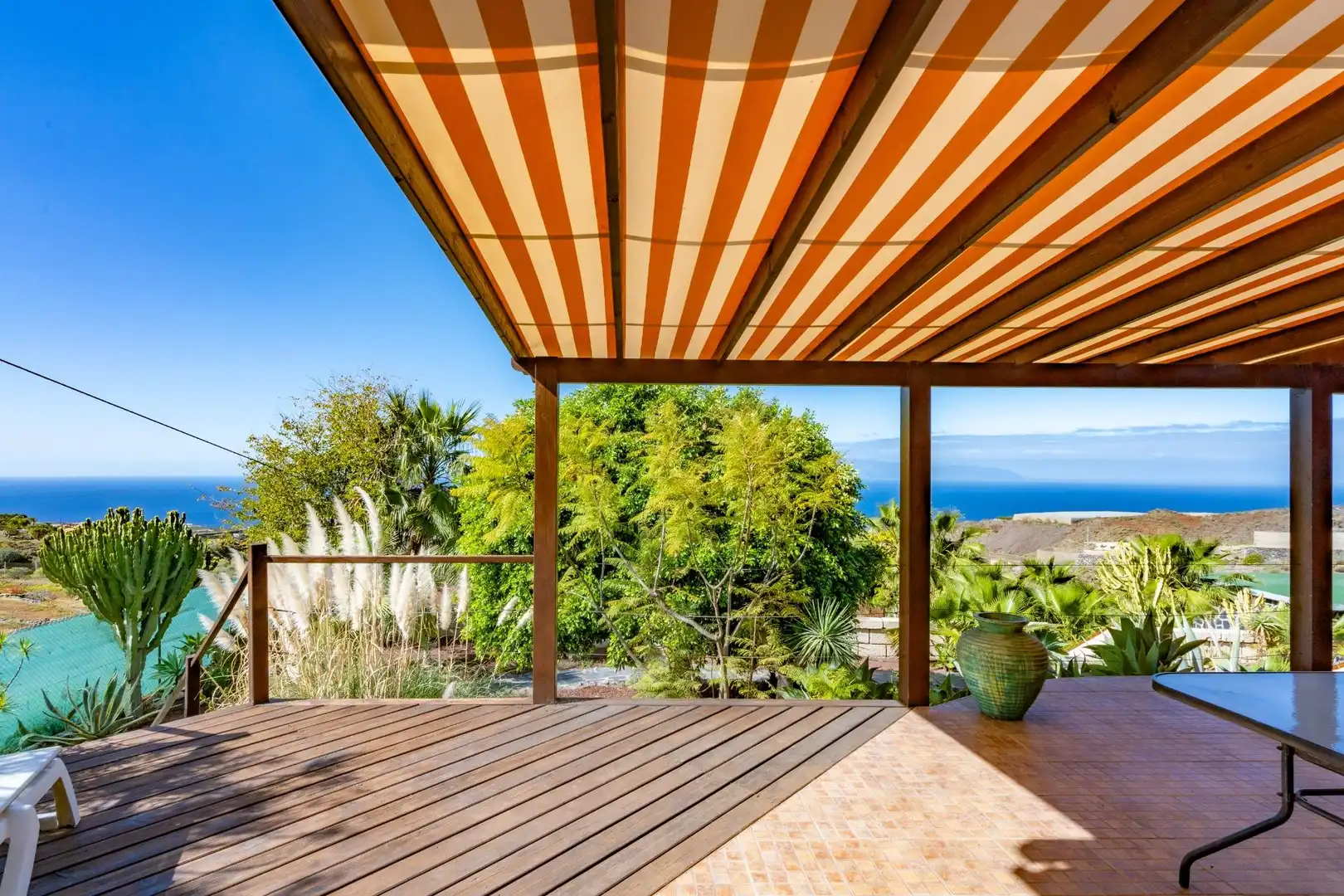Terrassa de Casa o xalet en venda en Guía de Isora amb Aire condicionat, Jardí privat i Terrassa