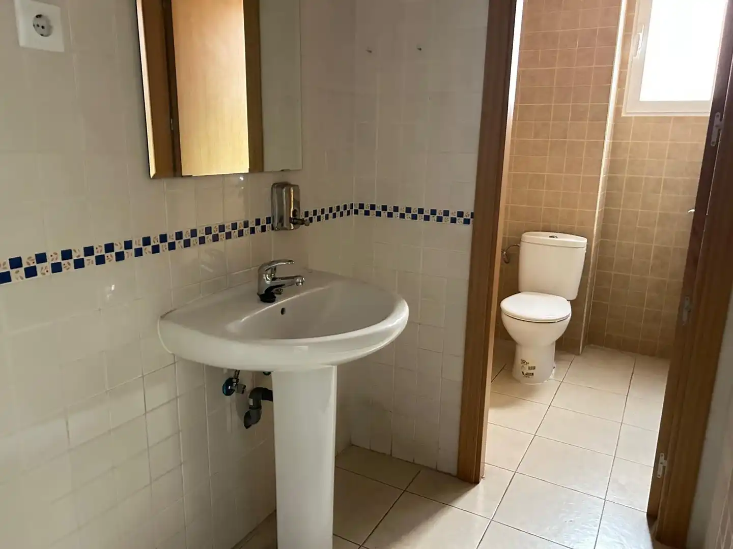 Bathroom of Commercial properties for sale in Ciempozuelos