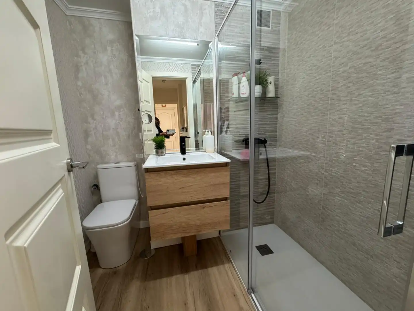 Bathroom of Flat for sale in Málaga  with Storage room and Furnished