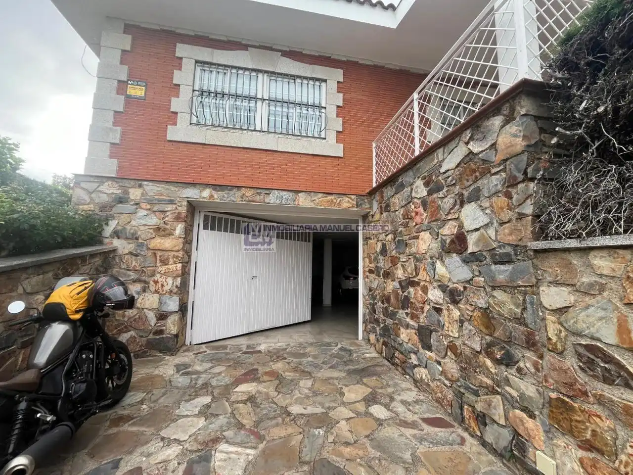 Aparcament de Casa o xalet en venda en Cáceres amb Calefacció, Jardí privat i Terrassa