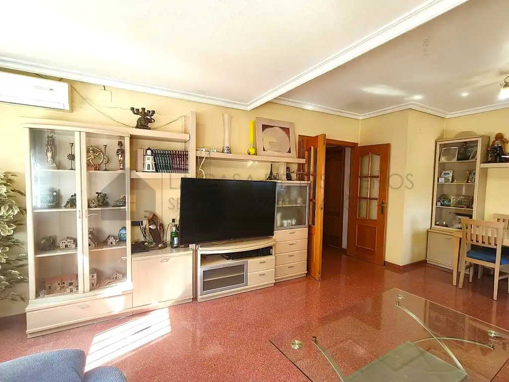 Sala d'estar de Casa adosada en venda en San Crispín - Huerta Nueva-Estación  