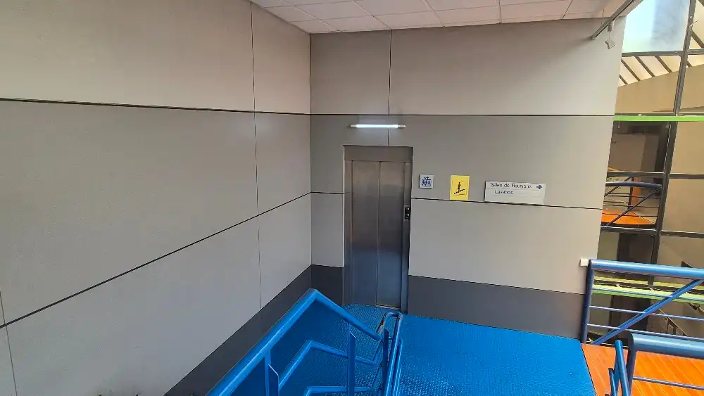 Fabrikhallen zur Miete in Cerdanyola del Vallès mit Heizung und Alarm