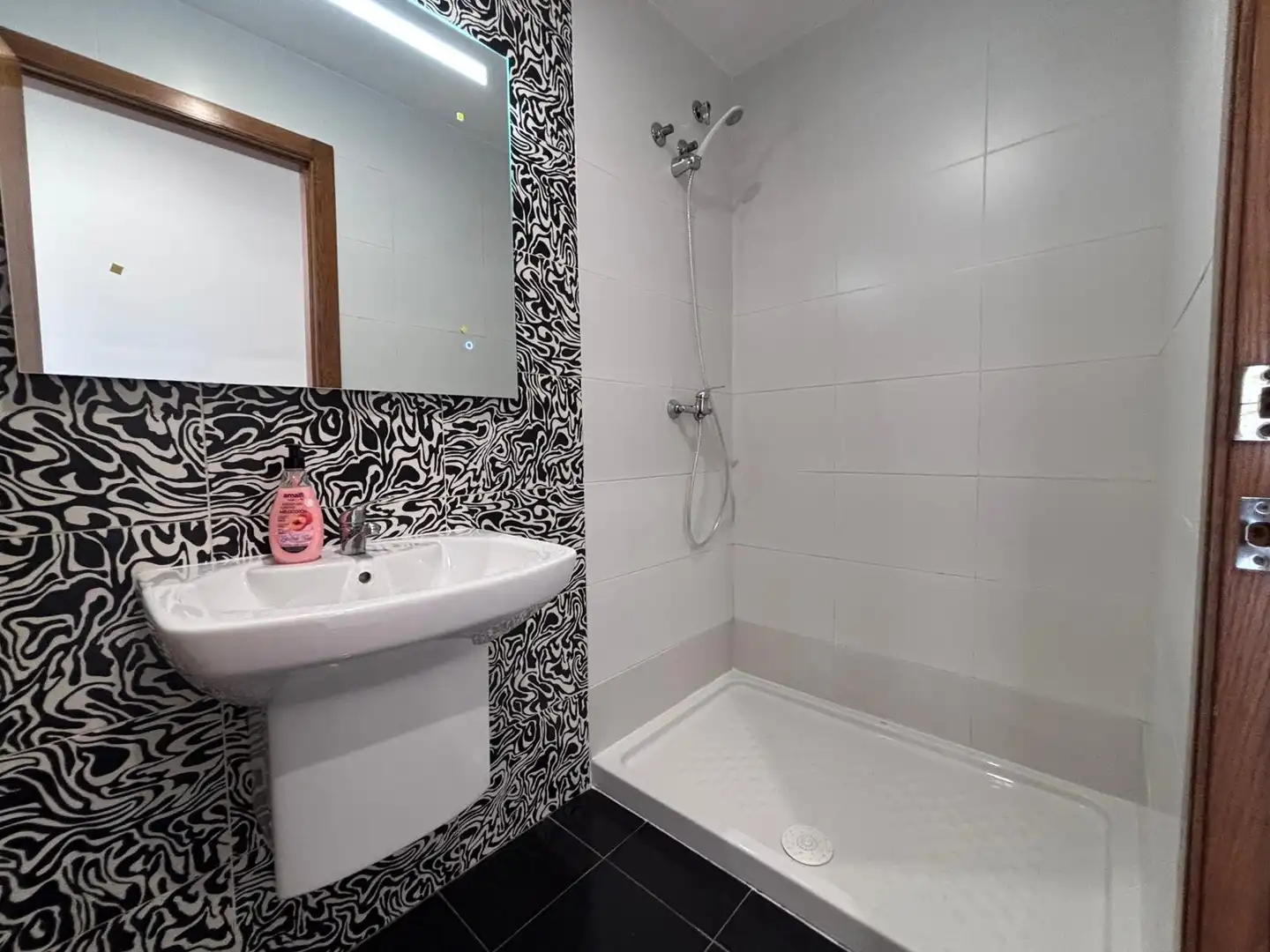 Bathroom of Attic for sale in Casinos  with Terrace, Storage room and Oven