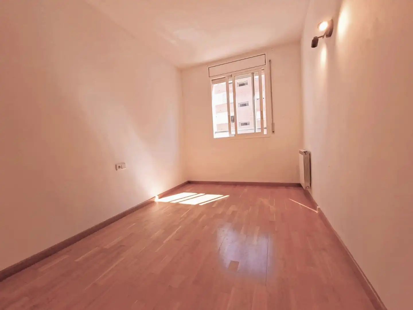 Wohnung zur Miete in Esteve Albert, Via Europa - Parc Central