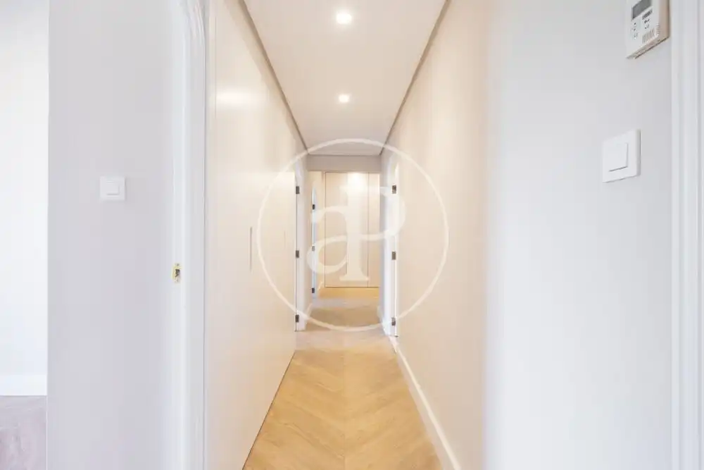 Flat for rent in Valencia  with Air Conditioner, Heating and Balcony