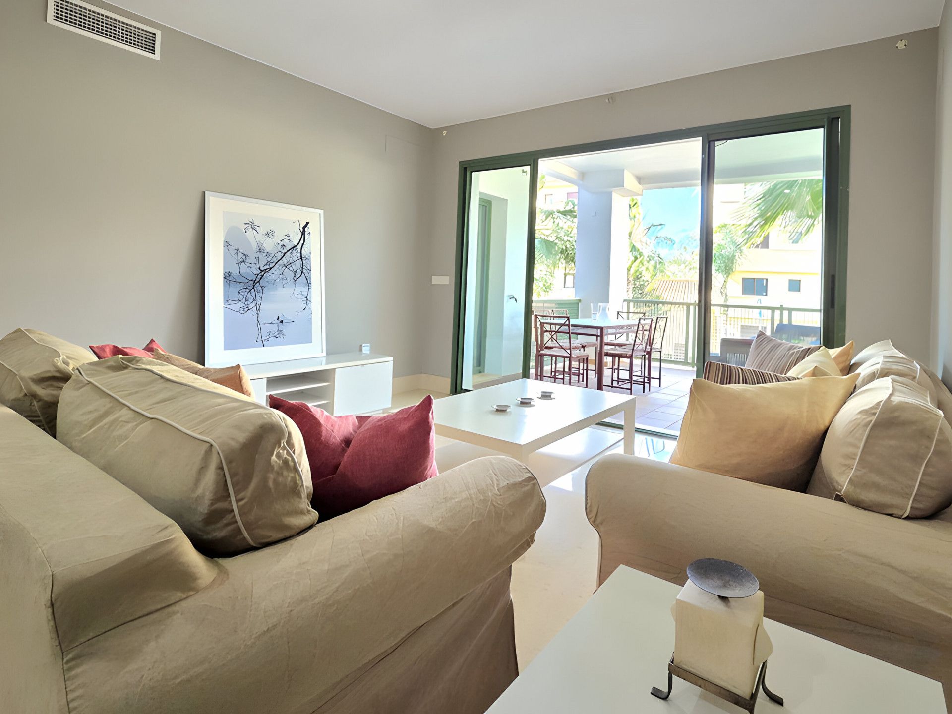 Sala de estar de Apartamento en venta en Sotogrande con Aire acondicionado, Calefacción y Terraza