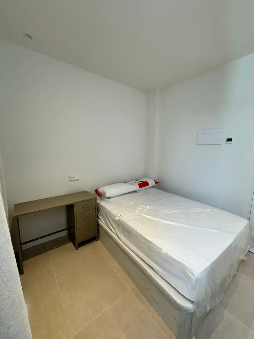 Schlafzimmer von Wohnung zur untervermieten in Valencia mit Klimaanlage, Terrasse und Möbliert