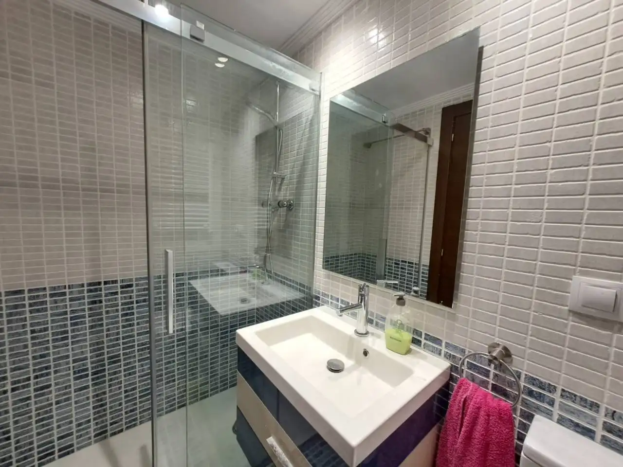 Baño de Casa adosada en venta en Castrillo del Val con Calefacción, Jardín privado y Parquet