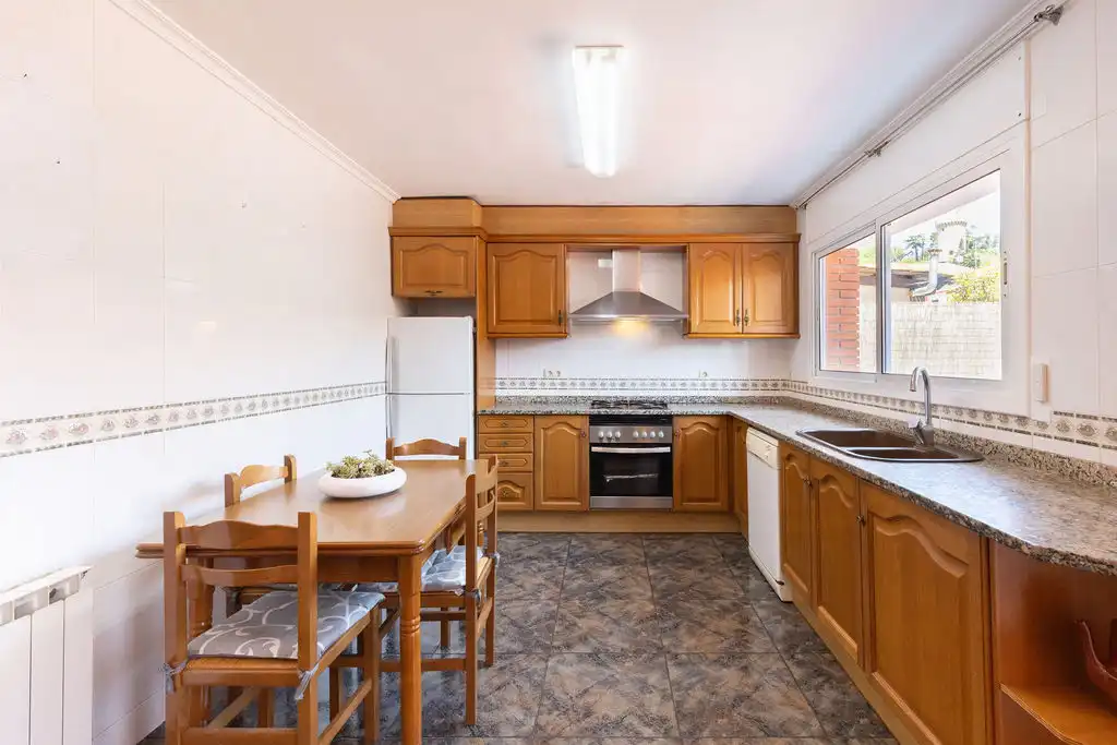 Cocina de Casa o chalet en venta en Sant Vicenç de Montalt con Aire acondicionado, Calefacción y Terraza