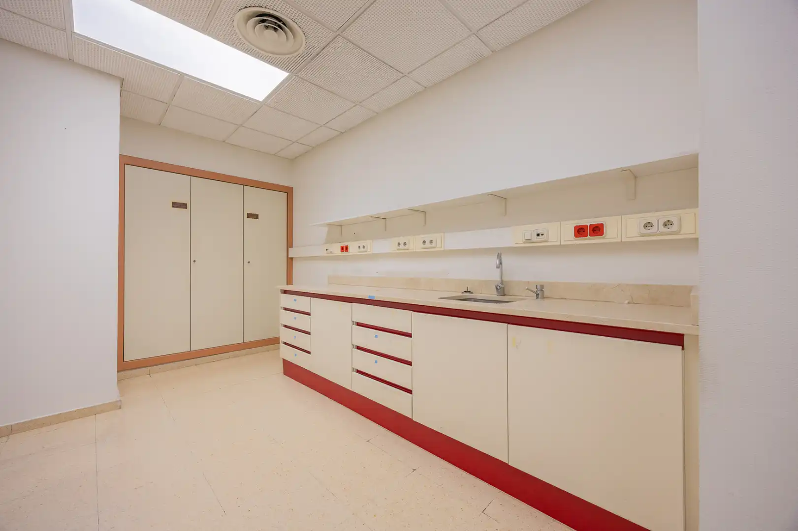 Kitchen of Commercial properties for rent in Bilbao   with Air Conditioner