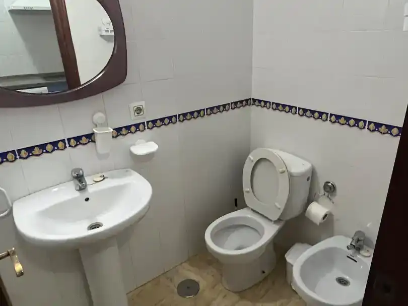Bathroom of Flat for rent in Pilas  with Air Conditioner, Furnished and Balcony