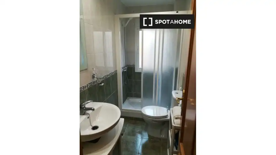 Baño de Piso de alquiler en Zaragoza con Aire acondicionado, Calefacción y Amueblado