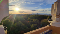 Vista exterior de Àtic en venda en  Madrid Capital amb Calefacció, Terrassa i Traster