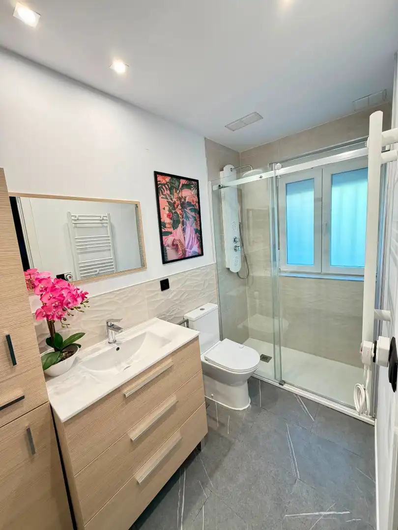 Badezimmer von Wohnung zum Verkauf in Ciudad Real mit Klimaanlage, Heizung und Möbliert