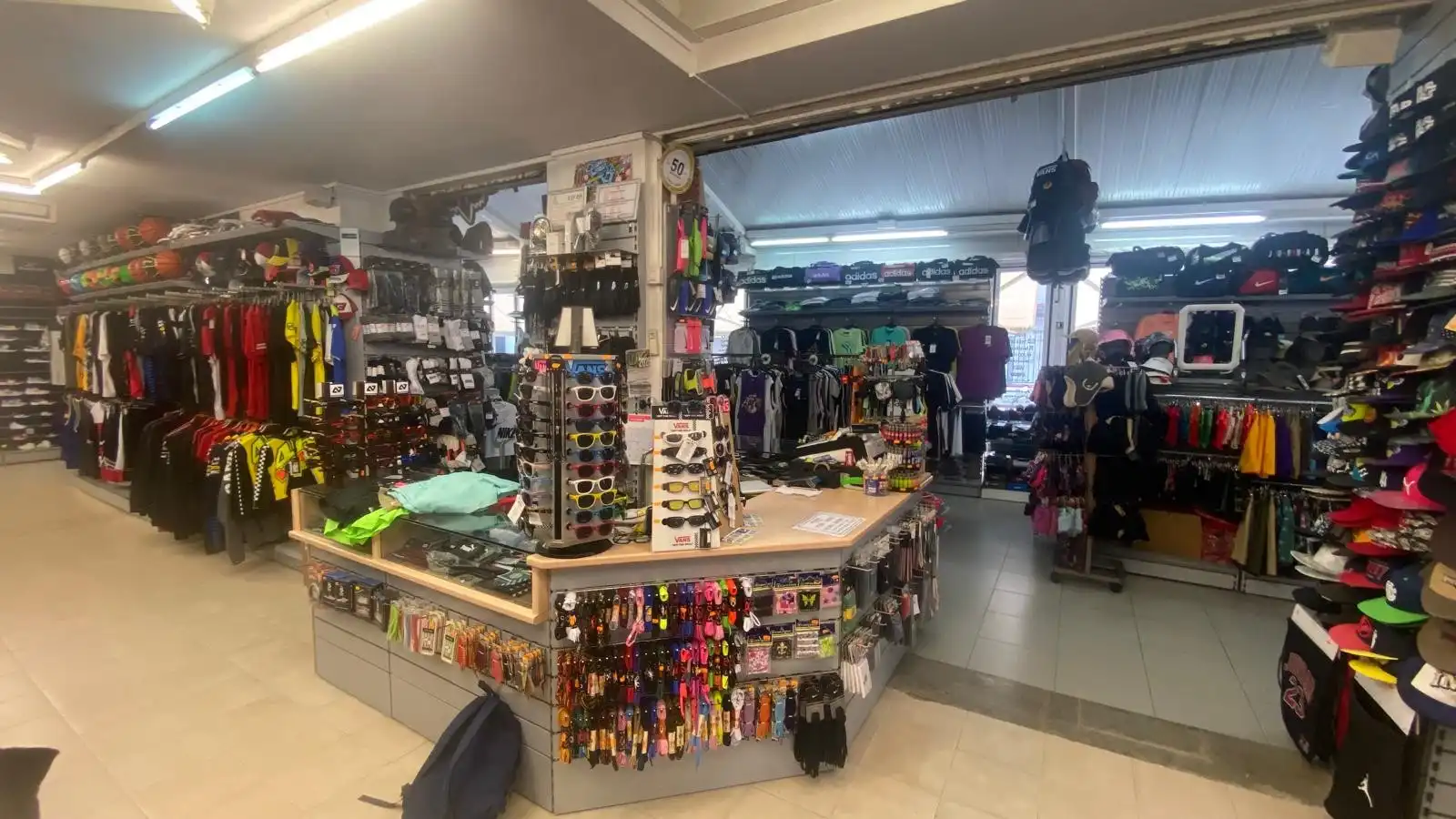Local comercial en traspàs a Els Pins, imagen 4