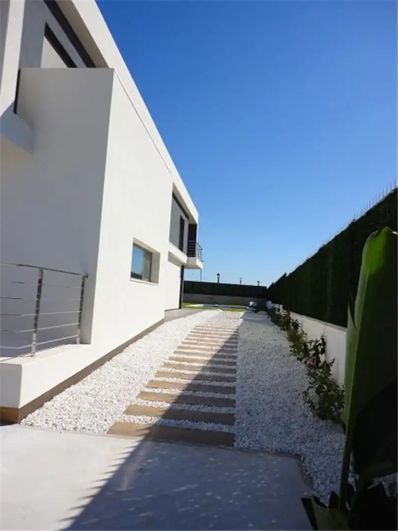 Vista exterior de Casa o xalet en venda en Elche / Elx amb Aire condicionat, Calefacció i Jardí privat