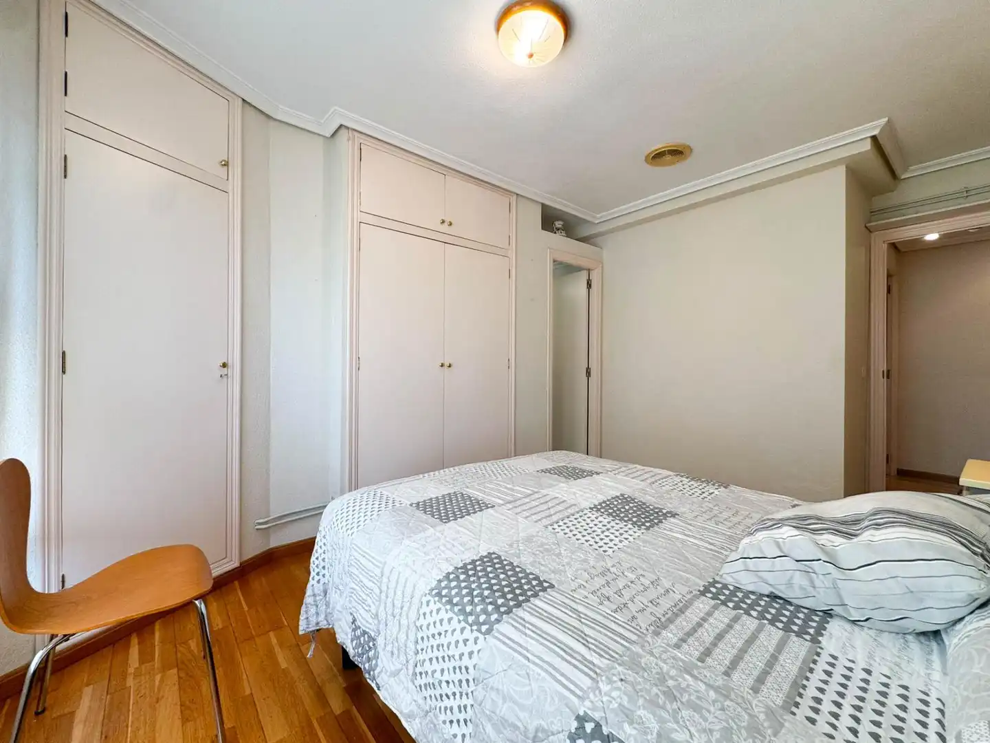 Schlafzimmer von Wohnung zur Miete in Elche / Elx mit Klimaanlage, Heizung und Parkett