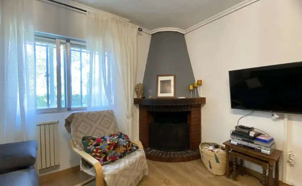 Sala d'estar de Casa o xalet en venda en Cadalso de los Vidrios amb Aire condicionat, Calefacció i Jardí privat