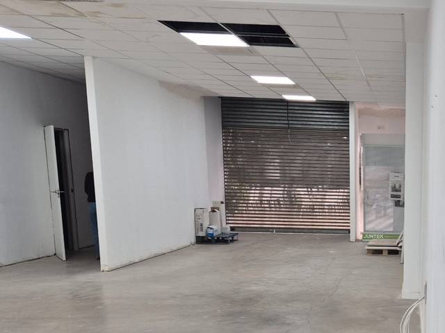Local comercial en Alquiler en Avenida General Giráldez, 4 en Torre Cruz - Los Molinos
