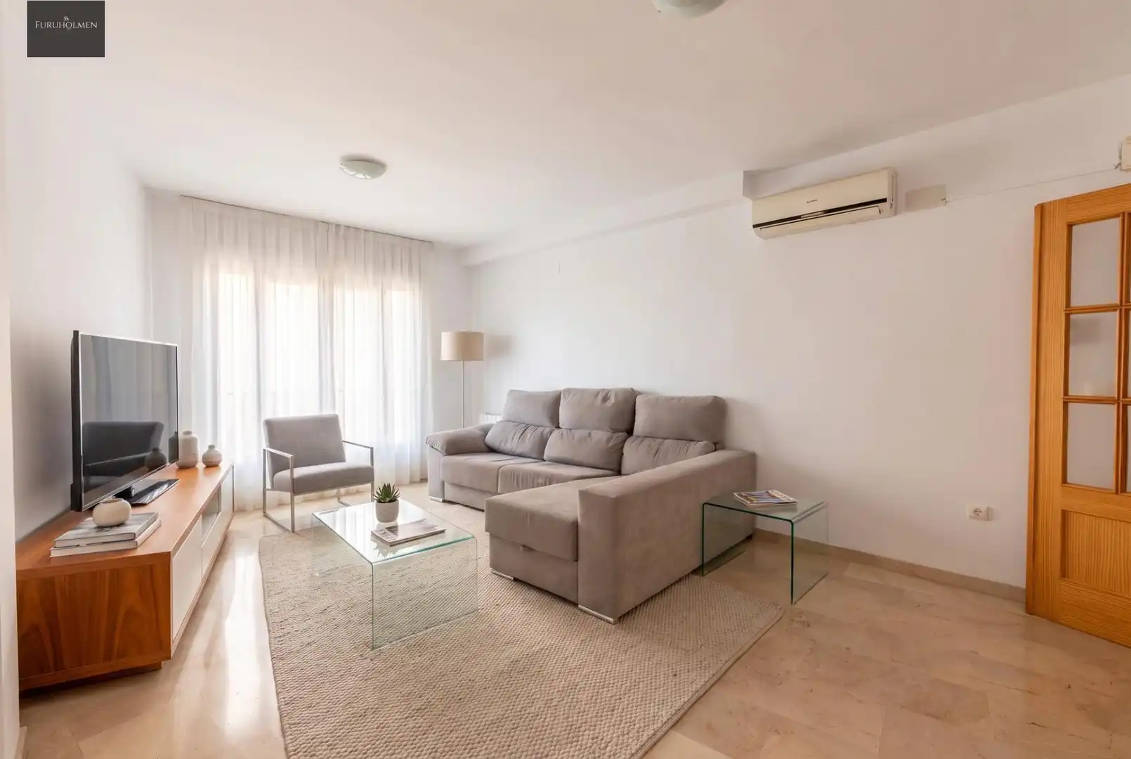 Sala d'estar de Casa adosada en venda en Monachil amb Aire condicionat, Calefacció i Terrassa