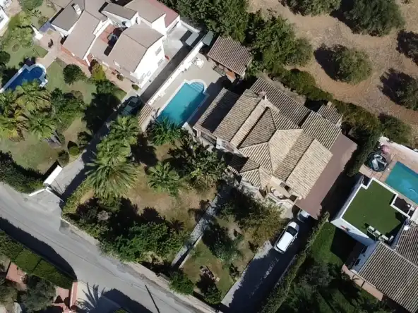Vista exterior de Casa o xalet en venda en Alhaurín El Grande amb Aire condicionat, Jardí privat i Terrassa
