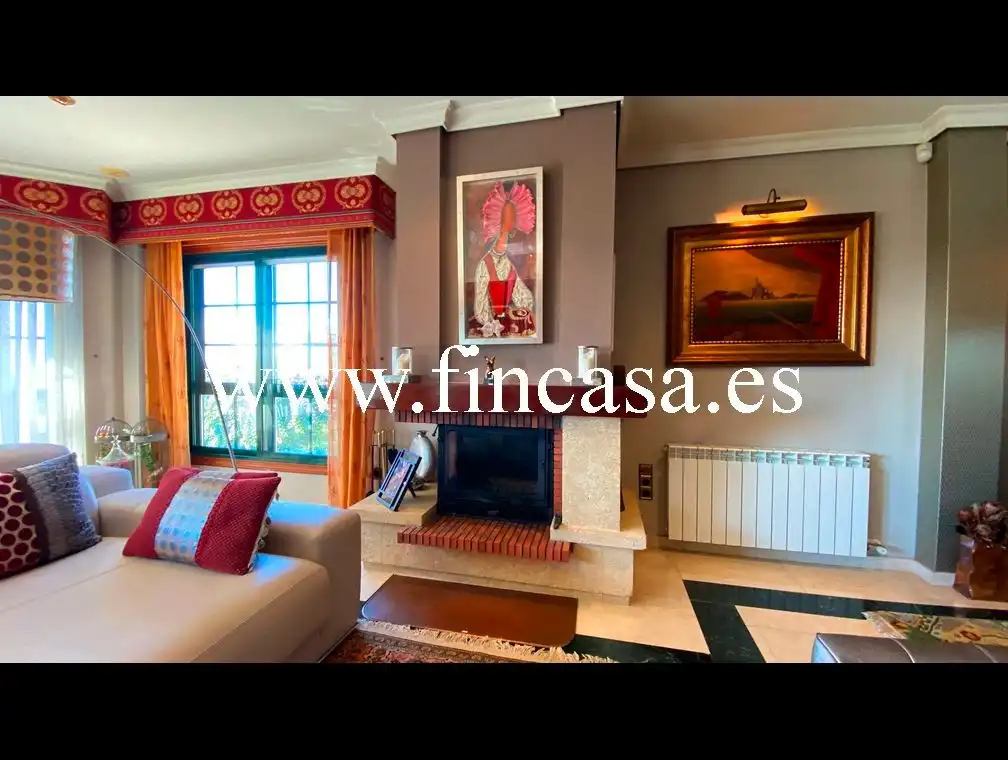 Sala de estar de Casa o chalet en venta en Vigo  con Calefacción, Jardín privado y Parquet