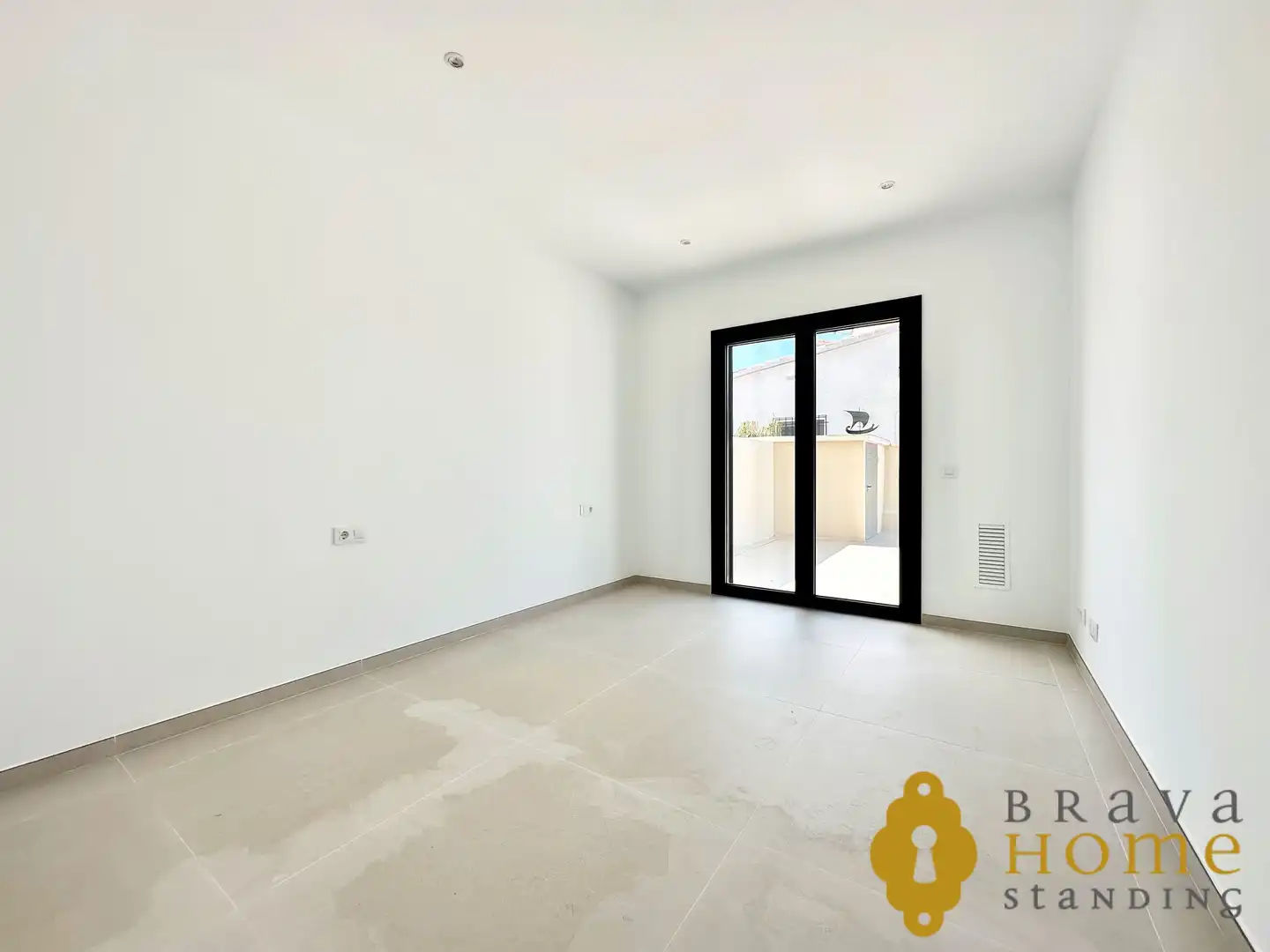Houses for sale in Empuriabrava  with Air Conditioner, Heating and Private garden
