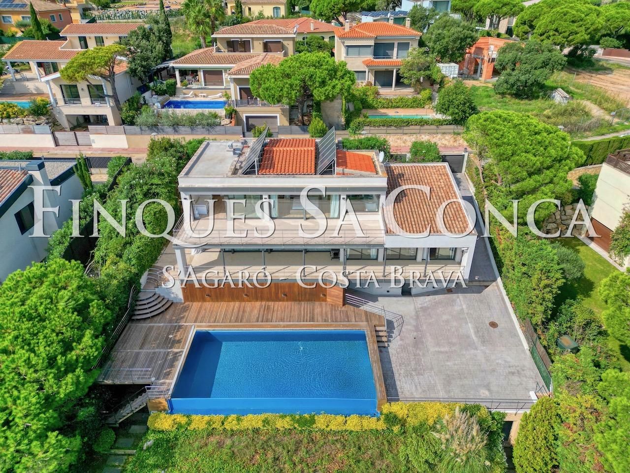Exterior view of House or chalet for sale in Sant Feliu de Guíxols  with Air Conditioner, Heating and Parquet flooring