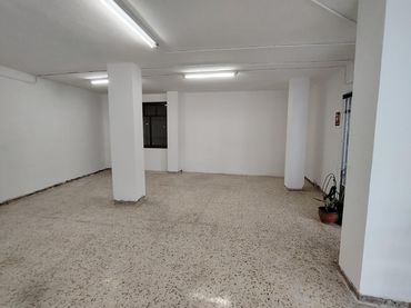 Local comercial de lloguer a Avenida Andalucía 39