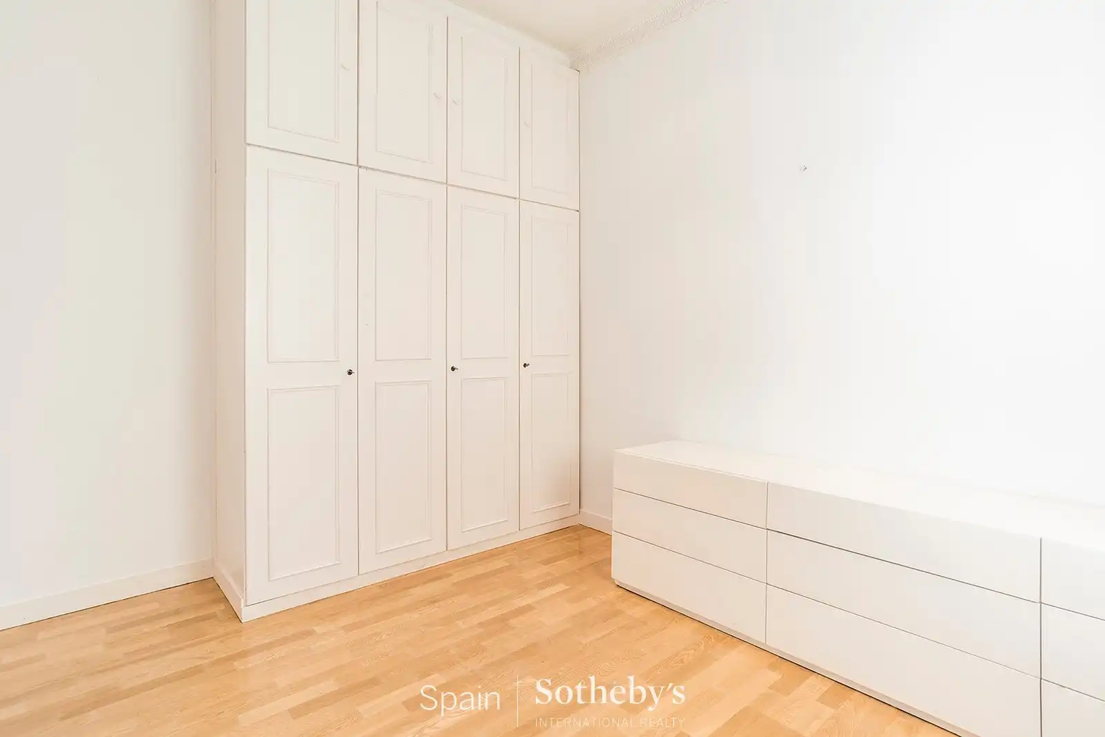 Dormitori de Apartament de lloguer en Madrid amb Aire condicionat i Calefacció