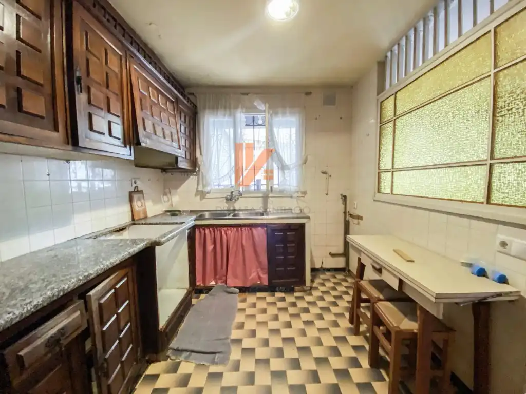 Küche von Haus oder Chalet zum Verkauf in Santiago de Compostela  mit Terrasse