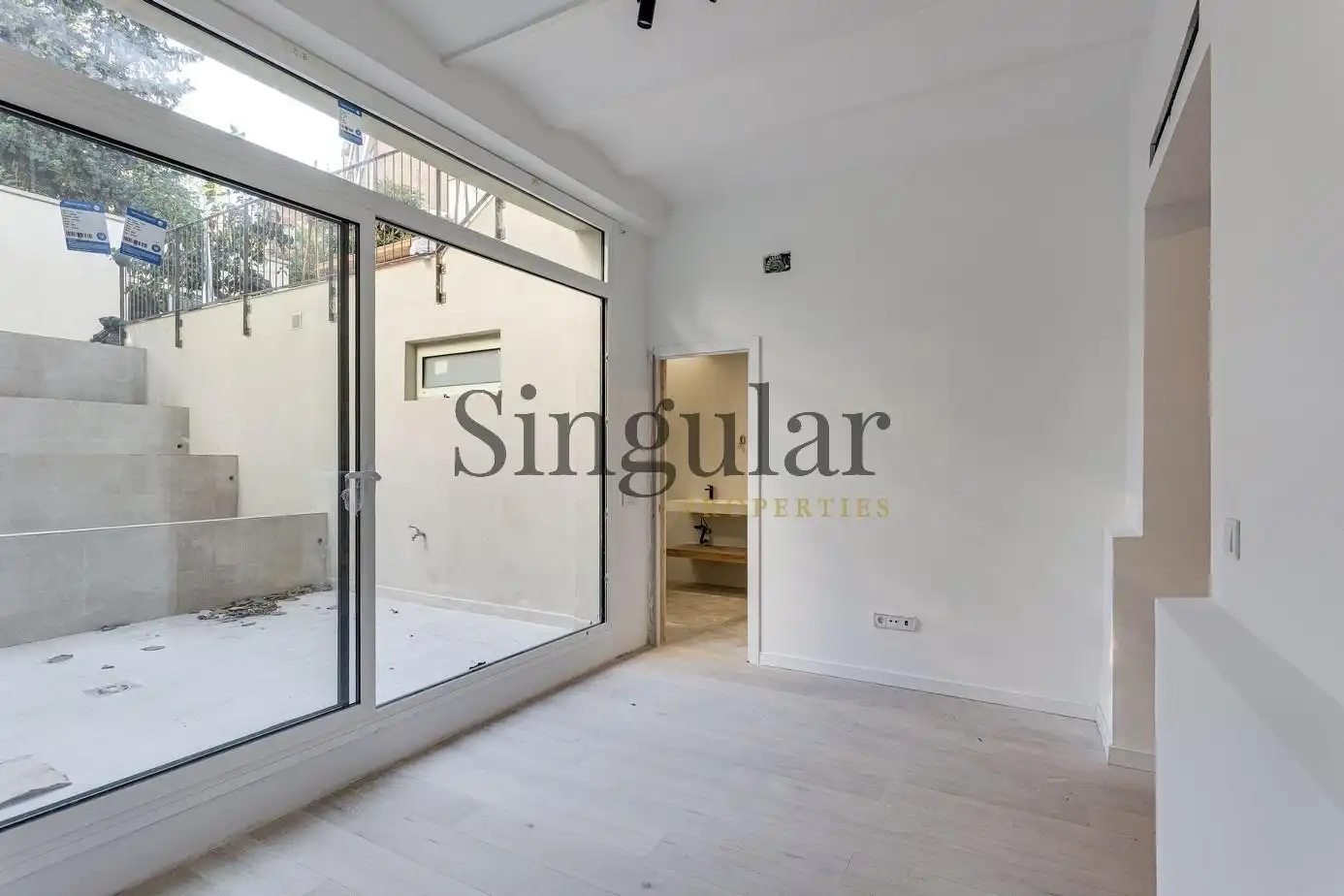 Bedroom of Duplexes for sale in Barcelona  with Air Conditioner, Heating and Private garden