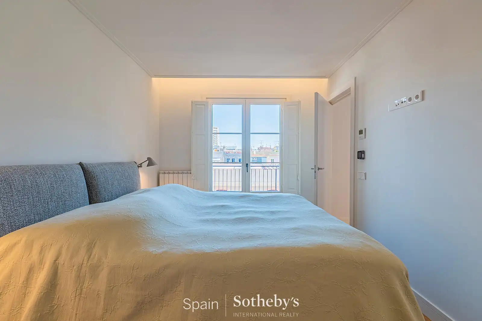 Bedroom of Apartments for sale in Barcelona  with Air Conditioner, Heating and Terrace