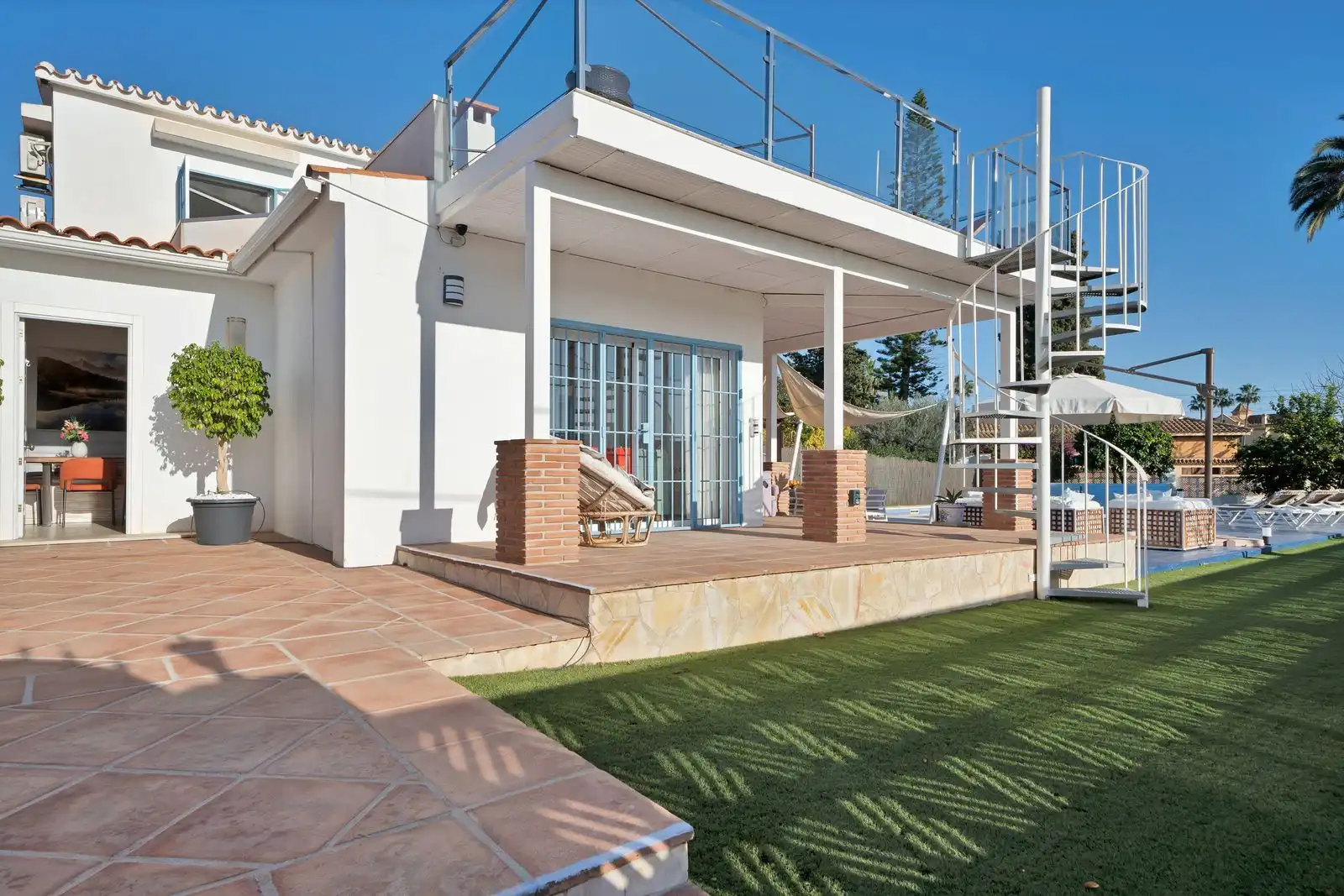 Villa mit Pool zum Verkauf in Avenida de Barcelona 8