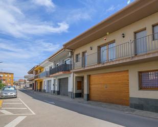 Vista exterior de Casa adosada en venda en Vidreres amb Terrassa i Balcó