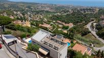 Vista exterior de Casa o xalet en venda en Alella amb Calefacció, Jardí privat i Terrassa