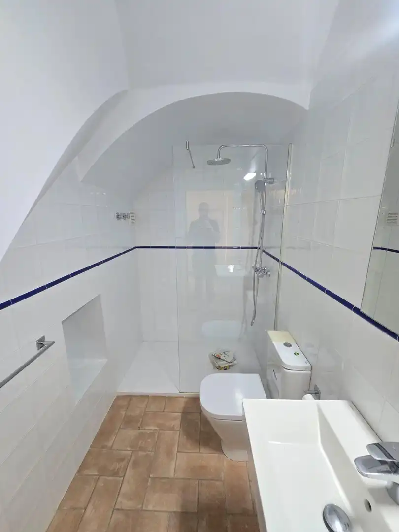 Baño de Planta baja de alquiler en El Masnou con Aire acondicionado, Calefacción y Jardín privado