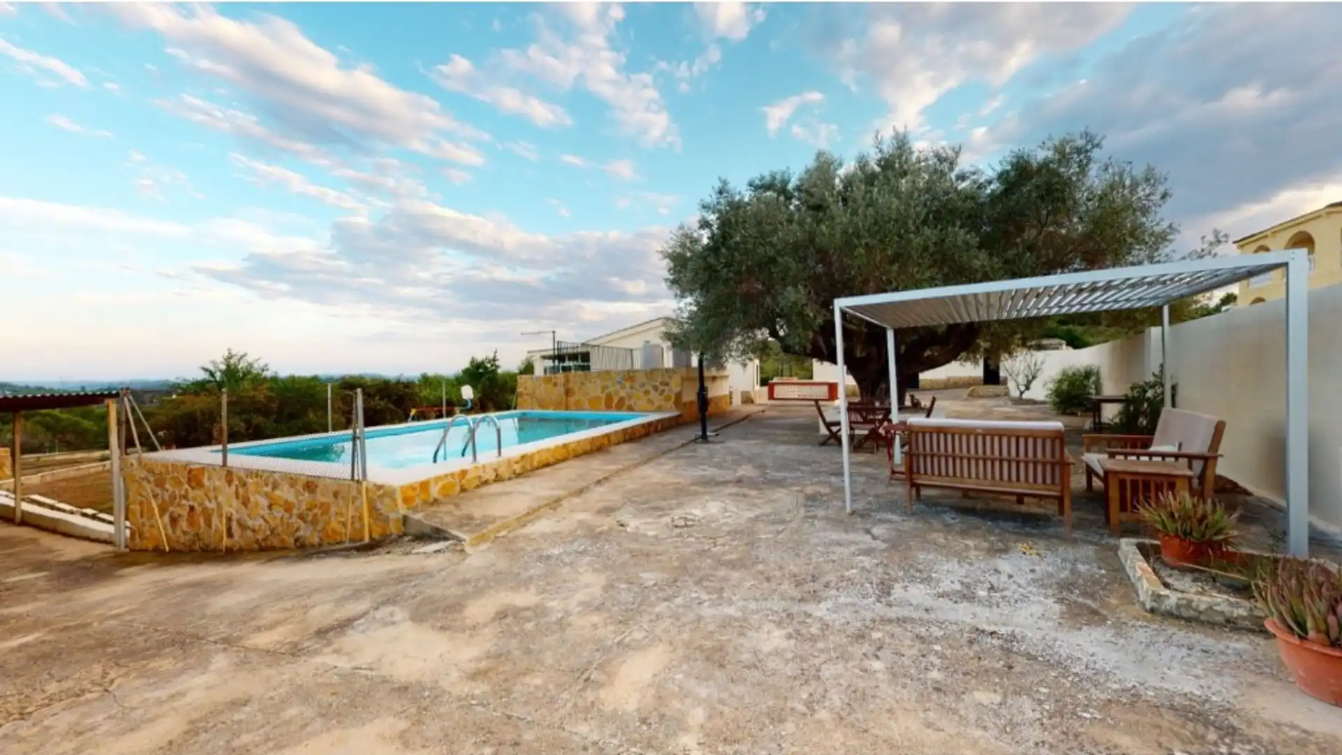 Garden of Houses for sale in Turís