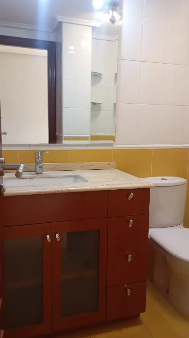 Baño de Piso de alquiler en Zaragoza con Aire acondicionado, Calefacción y Trastero