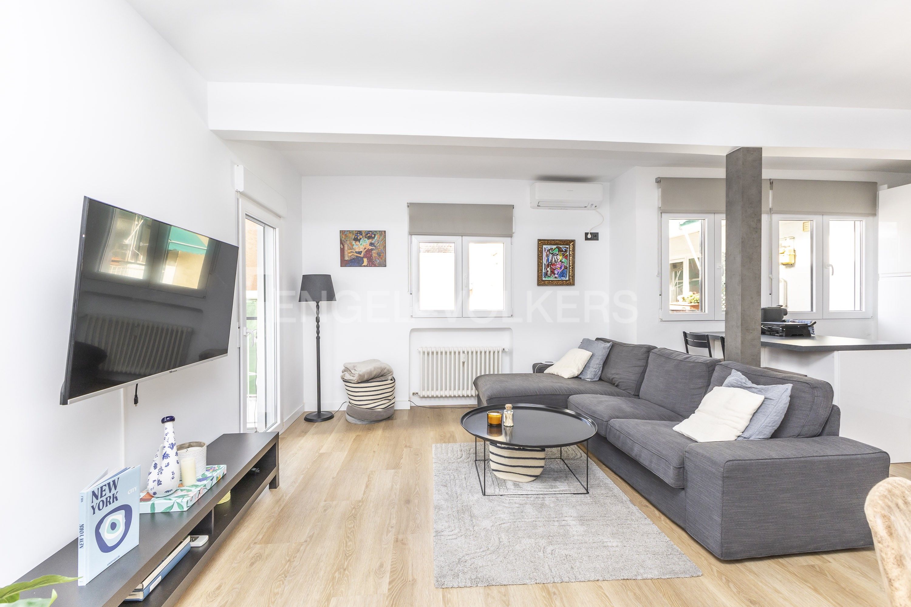 Sala d'estar de Apartament en venda en  Madrid Capital amb Aire condicionat, Calefacció i Parquet