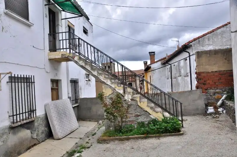 Außenansicht von Gebäude zum Verkauf in Guardo