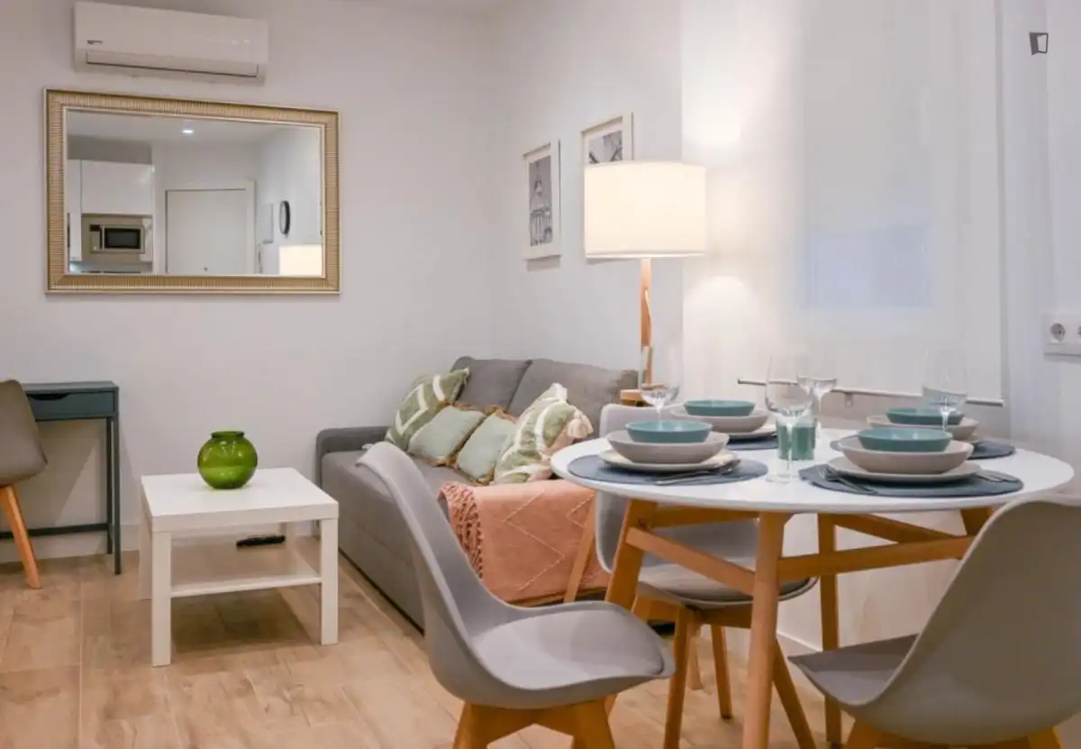 Esszimmer von Wohnungen zur Miete in Madrid mit Klimaanlage, Möbliert und Ofen